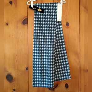 Linda Dano Fleece Houndstooth Scarf with Metallic Stickpin